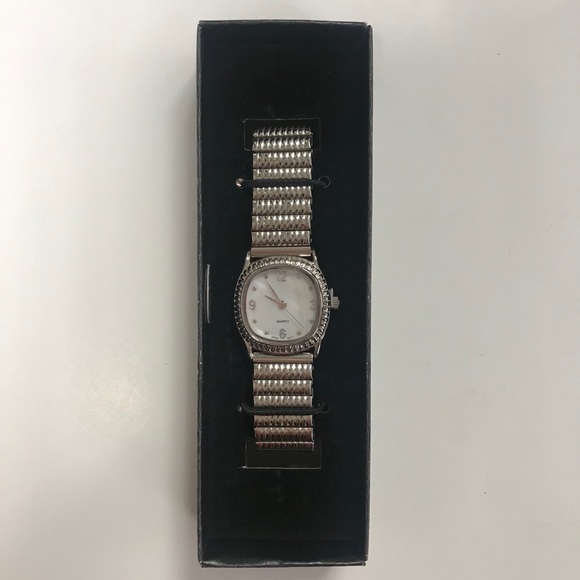 NWT Avon Silver Classic Bracelet Expansion Watch - Picture 2 of 6